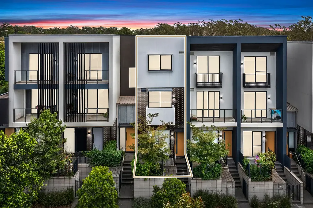 Edmondson Park 3房  LUXURY THREE-STOREY FAMILY HOME