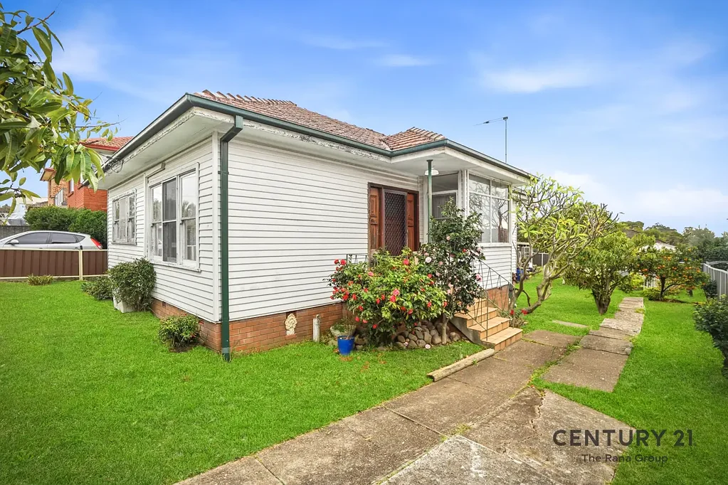 Merrylands West 3Zimmer Huge 645 sqm Block with Wide 15.24m Frontage – Duplex & Granny Flat Potential (STCA & CDC)!