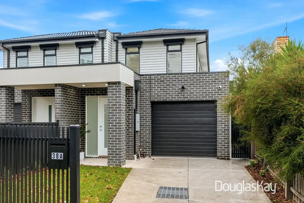 Sunshine 4 Slaapkamer Forthcoming Auction - Brand New 4 Bedroom Luxury Townhouse in Central Sunshine.