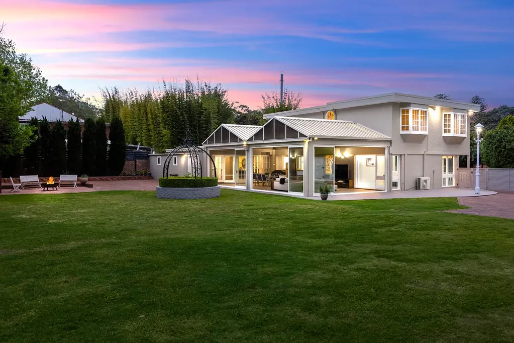 Sylvania 5Kwarto Exceptional Lifestyle Opportunity on Over Half an Acre