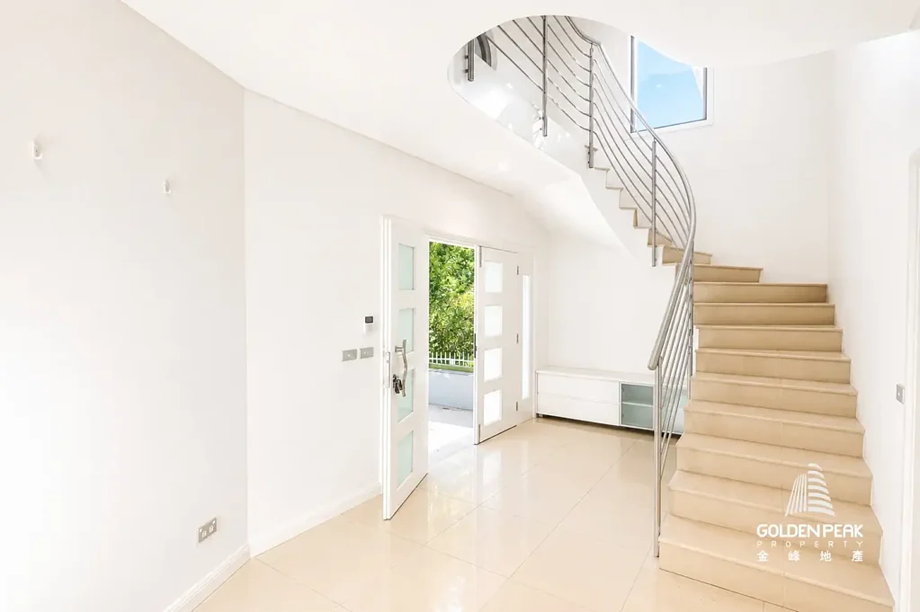 Spacious 4-bedroom family home in sought-after Chatswood location