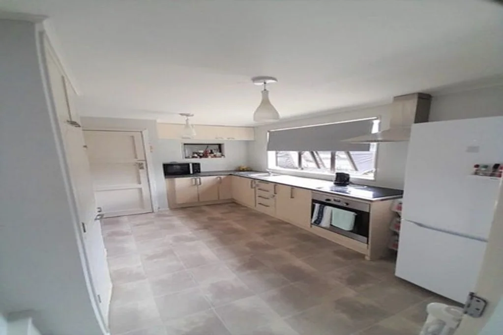 Coastal Bungalow Living - 3 Bedrooms, Large Deck & Great Location