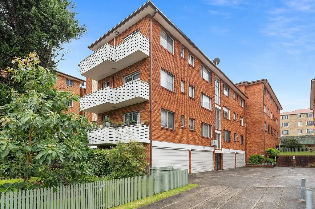 2 bedroom unit - Ideal position