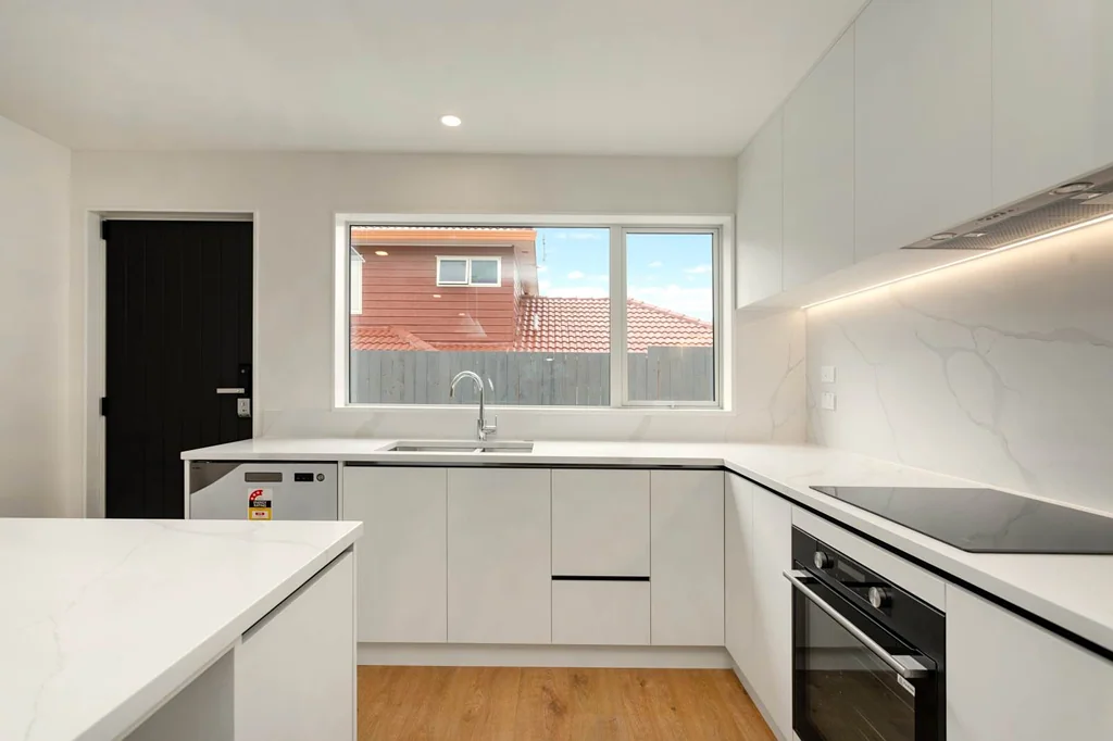 Large, Spacious Excellent Location