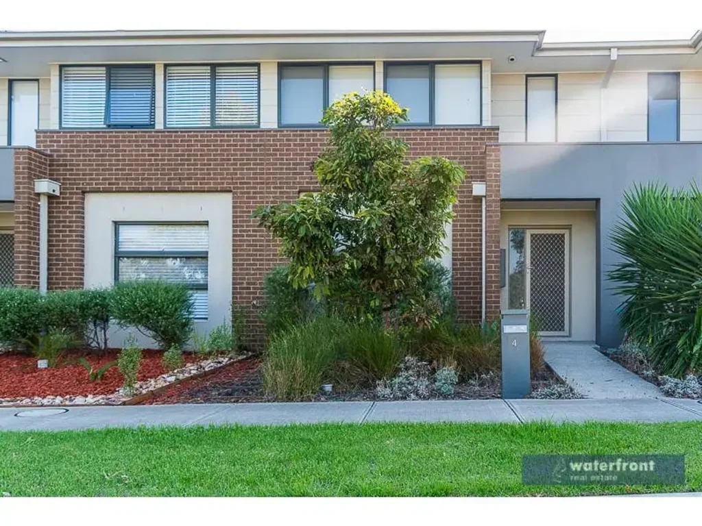 HIGHLY SOUGHT AFTER LAKE FRONT LOCATION & LOW MAINTENANCE LIVING