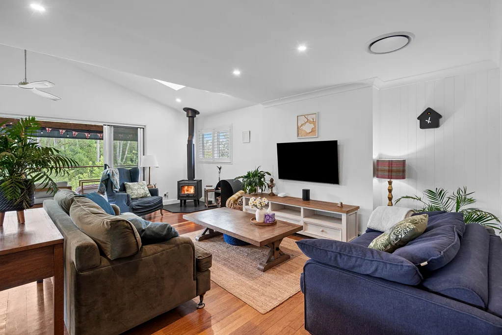 Charming Renovated Home - Walk to Town!
