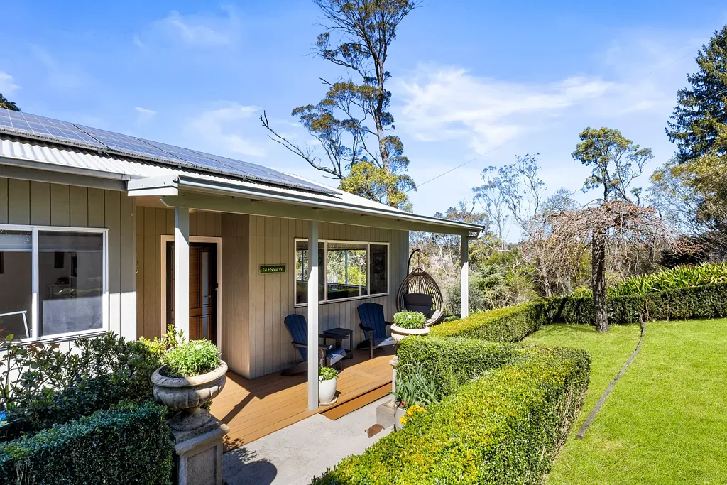 Blackheath 4બેડરૂમ ELEVATED BLACKHEATH LIVING WITH SWEEPING VALLEY VIEWS