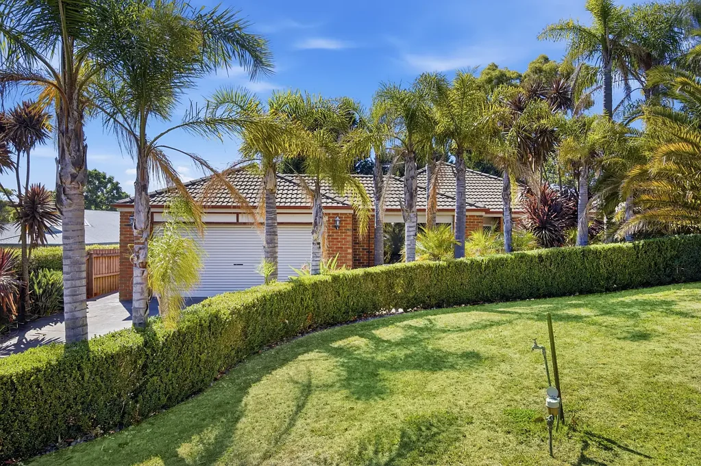 18 Belair Close, Seville, VIC 3139