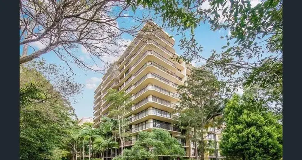 Modern 2-Bedroom Apartment in the Heart of Artarmon!!