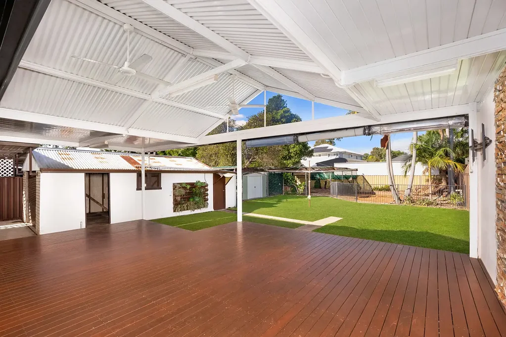 Regentville 3ห้องนอน Spacious Family Home with Opportunity for Redevelopment