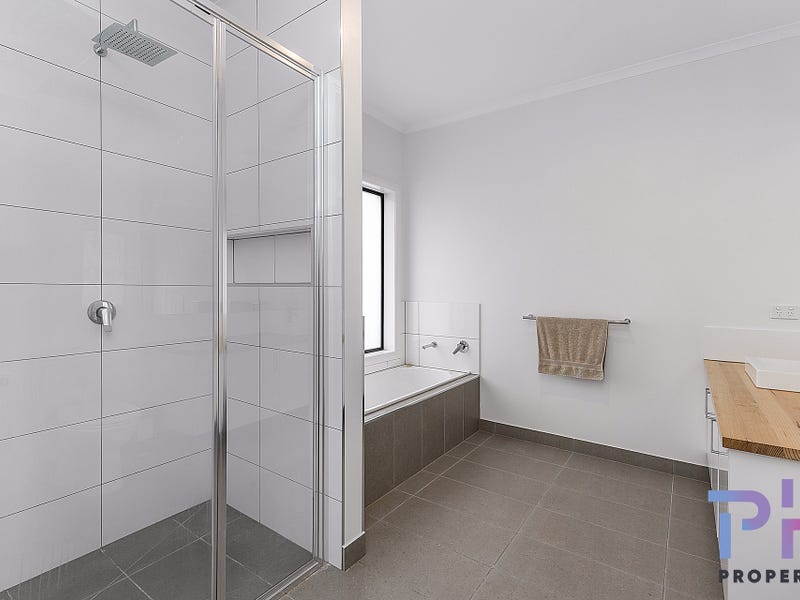 2B NIEMANN ST, NORTH BENDIGO VIC 3550, 0 ห้องนอน, 0 ห้องน้ำ, Townhouse