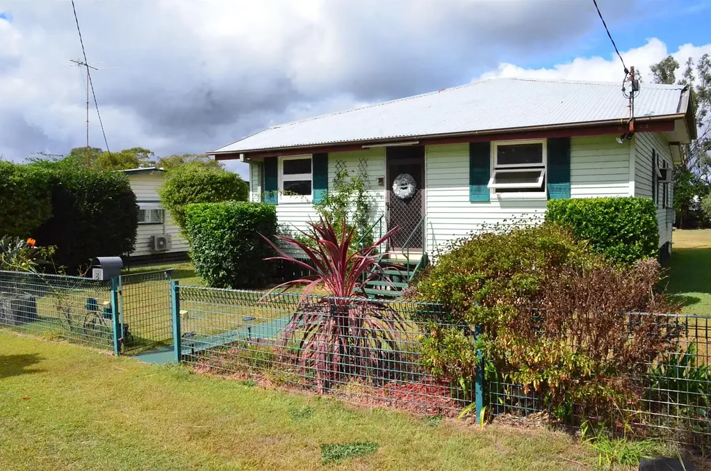 Yarraman 2 Bedroom Quiet cul-de-sac on a Spacious block