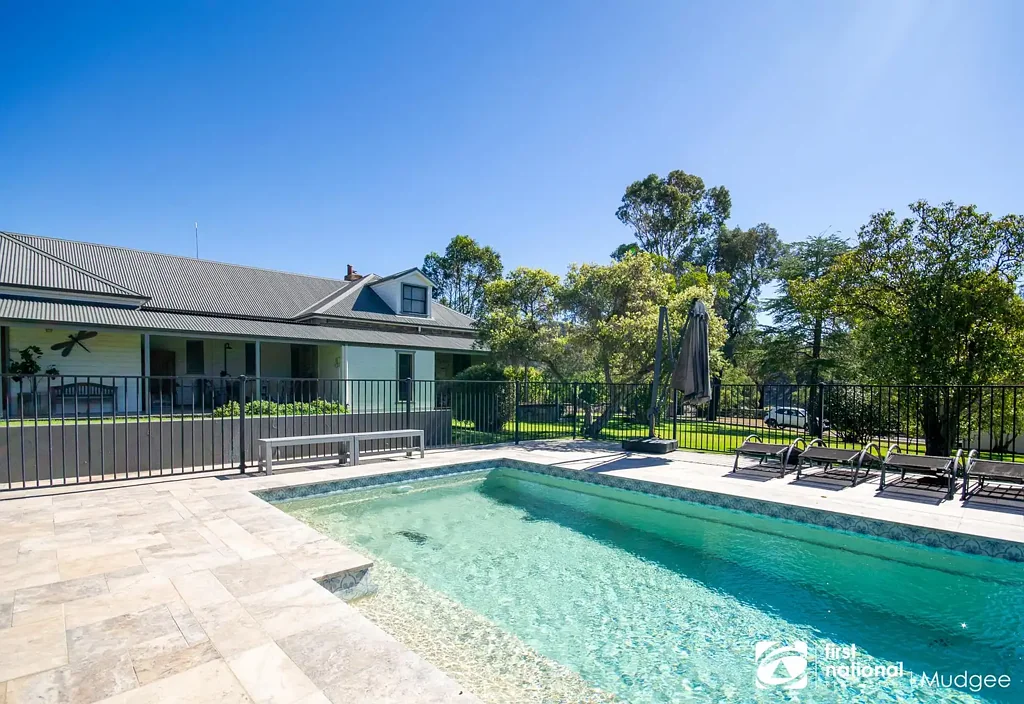CHARMING COTTAGE WITH MODERN COMFORTS