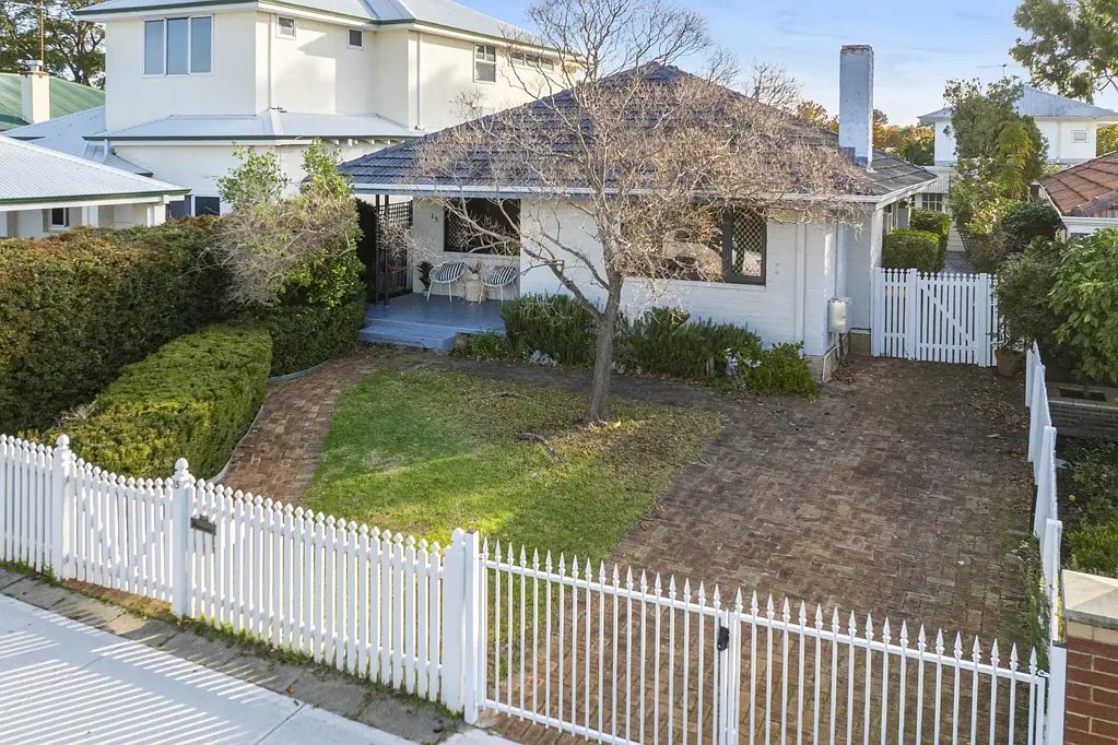 South Perth 2Zimmer Character Home with Endless Potential in a Premier South Perth Location