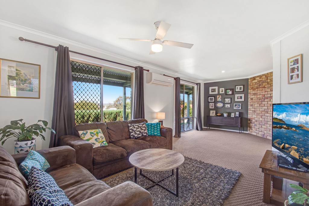 13 KURRAJONG CT, MERINGANDAN WEST QLD 4352, 0 chambres, 0 salles de bain, House