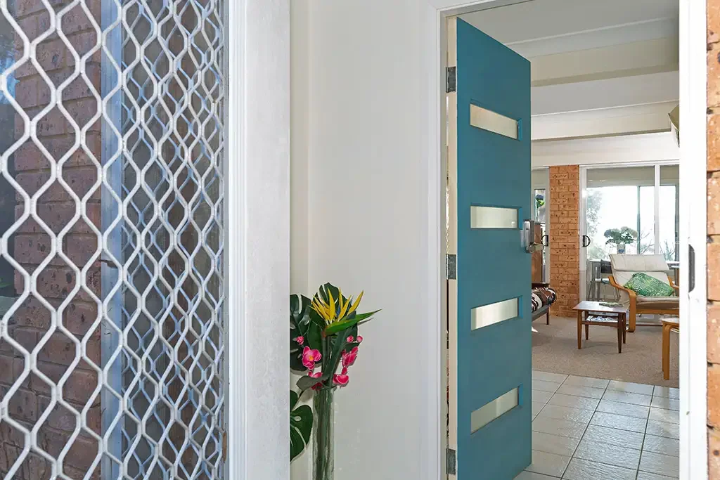 DELIGHTFUL FLAT WITH WATER & ELECTRICITY INCLUDED