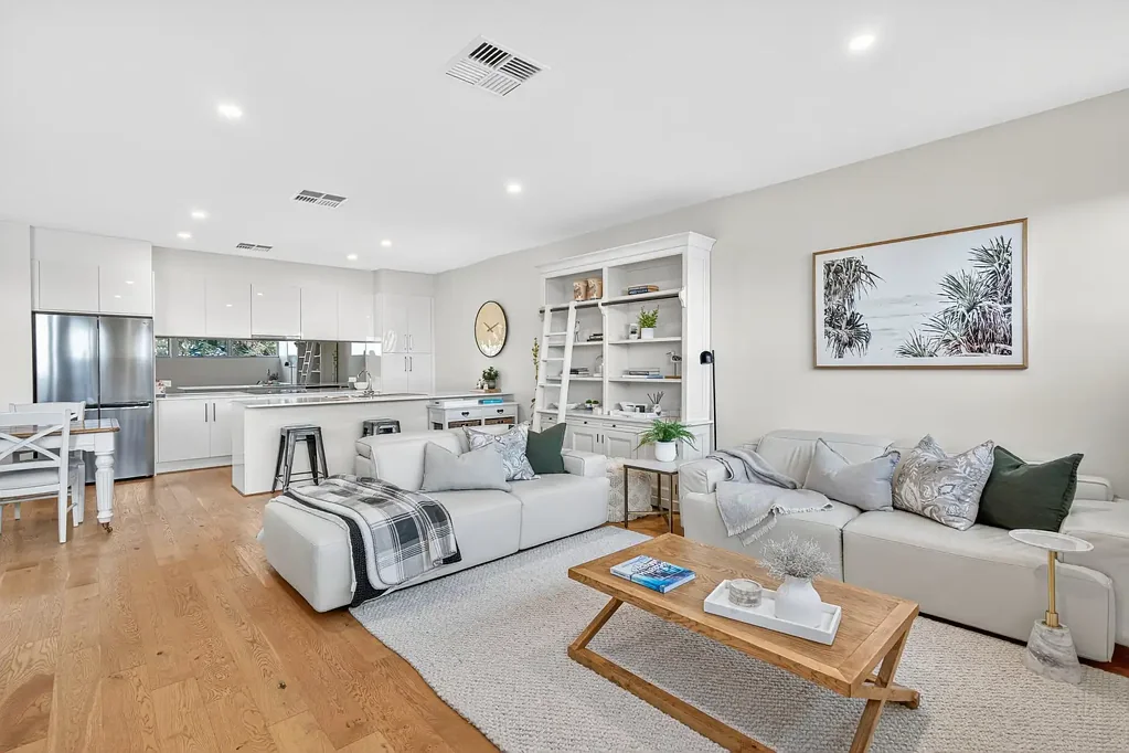 Hayborough 3 Bedroom Summer Salt, contemporary living by the sea