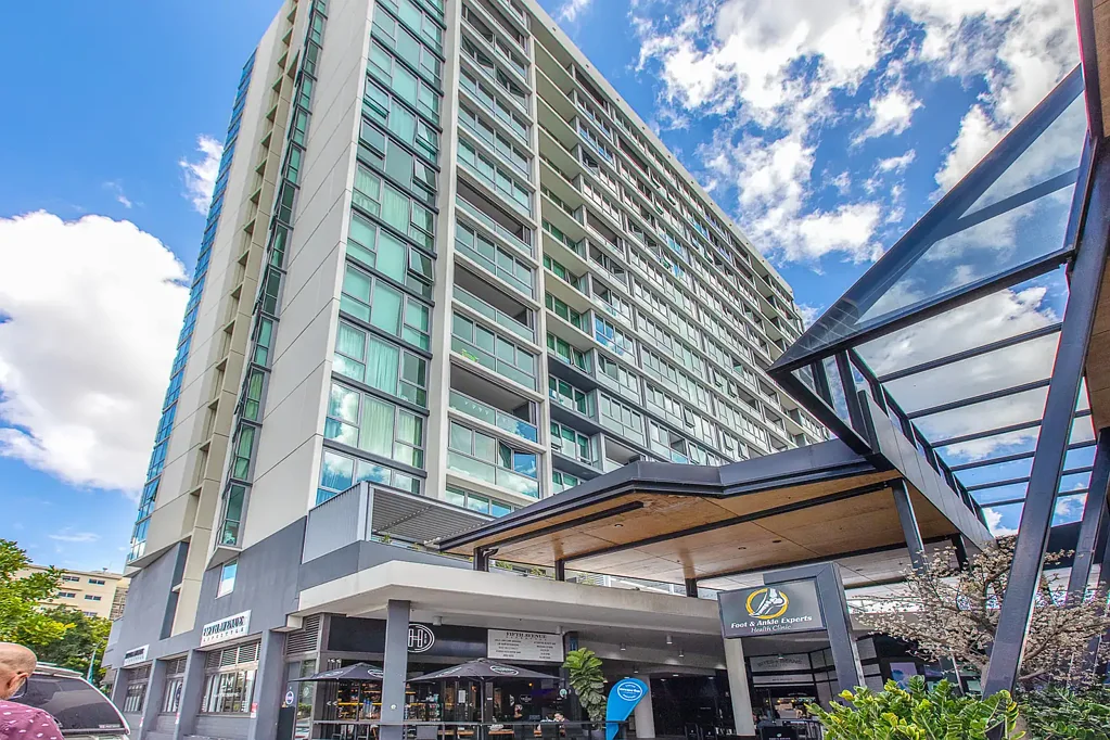 Modern Living at Harbourside!