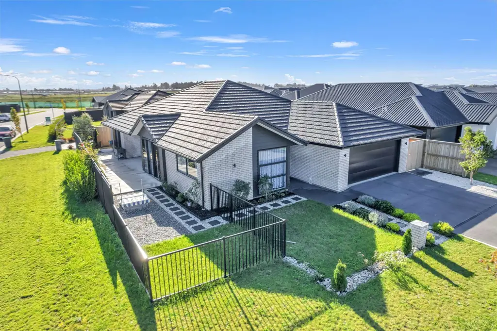 Rolleston 4ห้องนอน Modern Masterpiece, BIG home opposite park