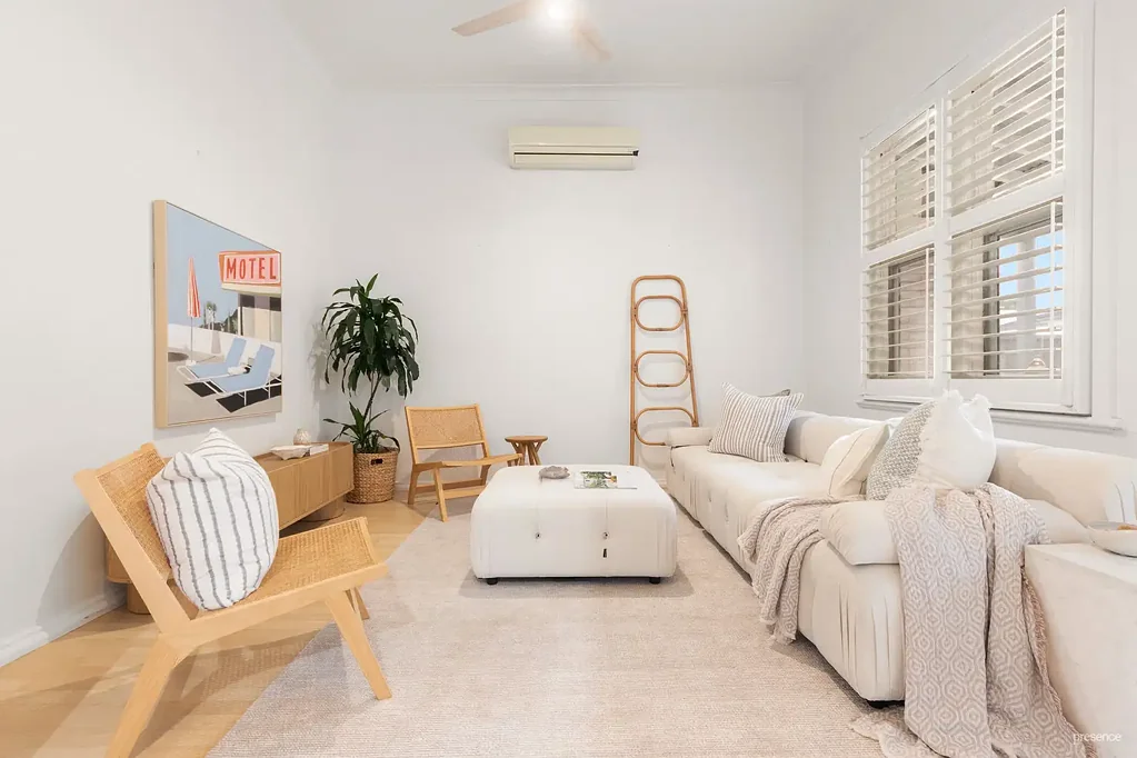 Mayfield 3Kwarto Chic Cottage Delivers Welcoming Urban Sanctuary on Generous Block