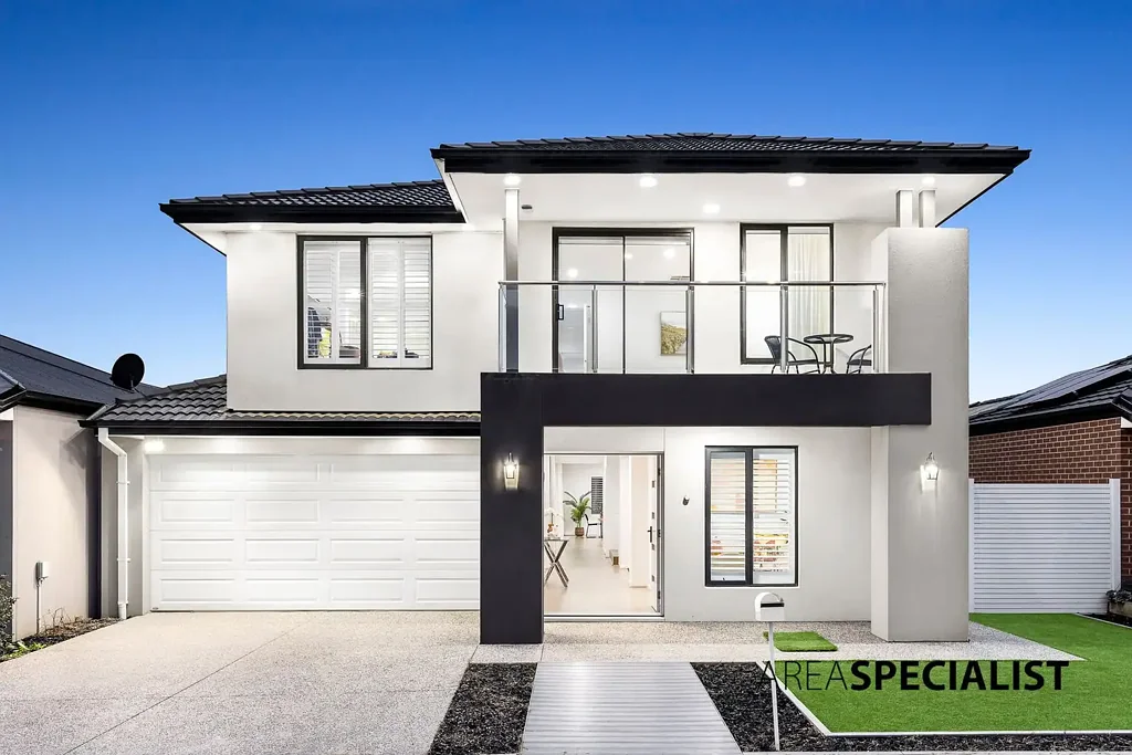 Clyde North 5 Bedroom Spacious Family Living with Multiple Zones and Elegant Finishes