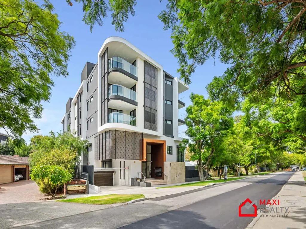 MODERN SOPHISTICATION IN THE HEART OF APPLECROSS