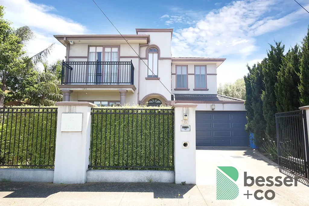 PERFECT FAMILY HOME BY DENDY PARK | Besser+Co