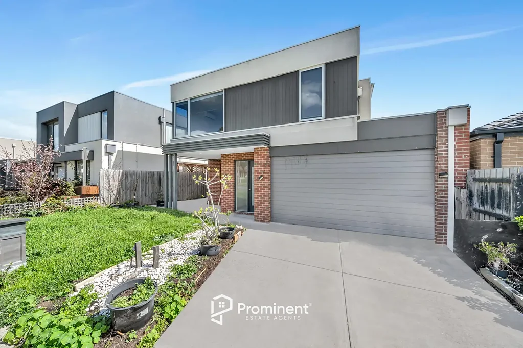 Stylish Family Living in a Prime Cranbourne East Location