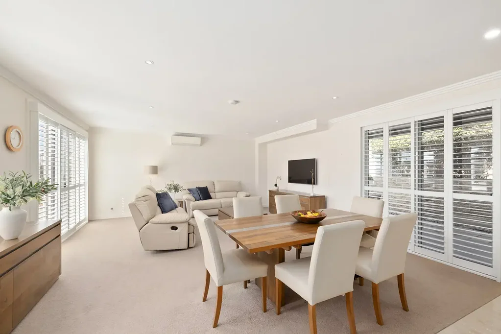 Dee Why 2 Slaapkamer A sun-filled two bedroom + study townhouse with house-like appeal