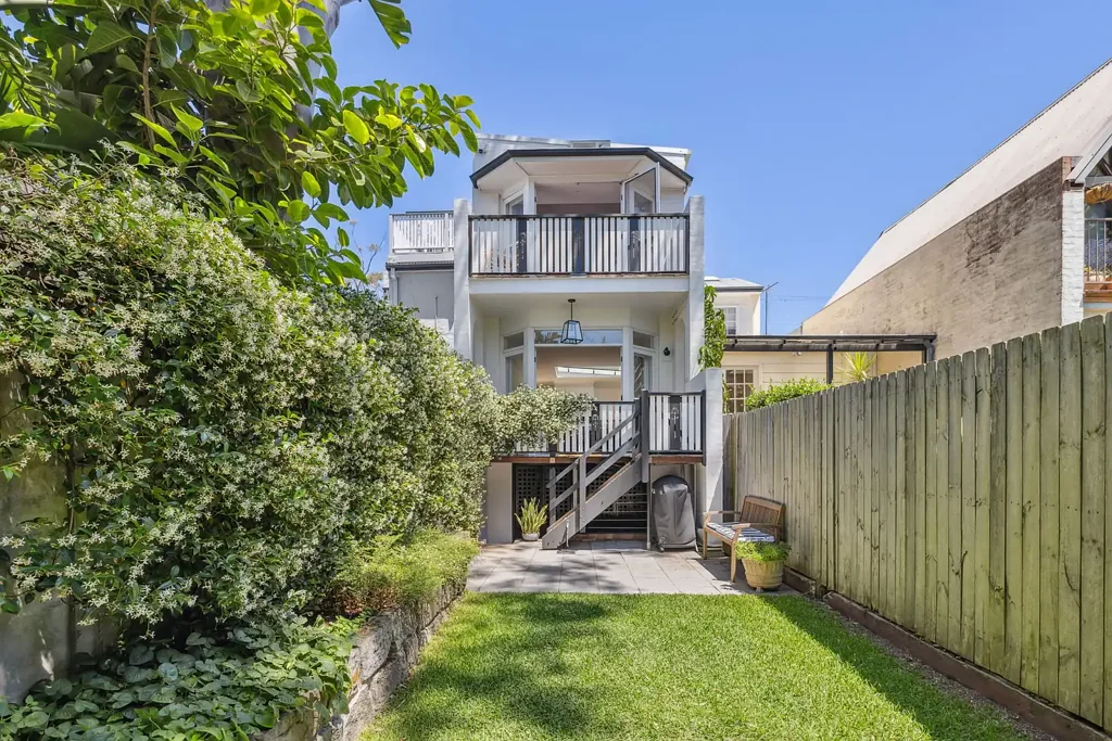 Rozelle 3房 翻新联排别墅 光线充足 向北景观 城市天际线 便捷步行街 Renovated terrace close to village / city skyline views