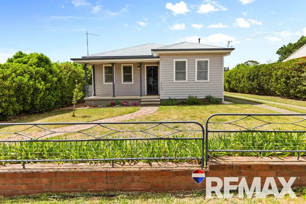 Junee 3ਬੈੱਡਰੂਮ Charming Cottage with a Modern Edge in the Heart of Junee