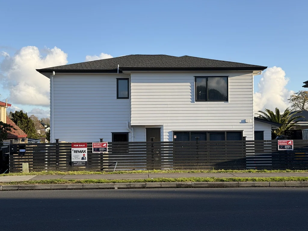 Papakura 4غرفة نوم Road Frontage Gem - Easy Access, Great Location