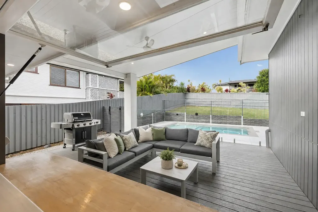 Everton Hills 4房 翻新家庭住宅，尽享池畔魅力 Renovated Family Home with Poolside Appeal