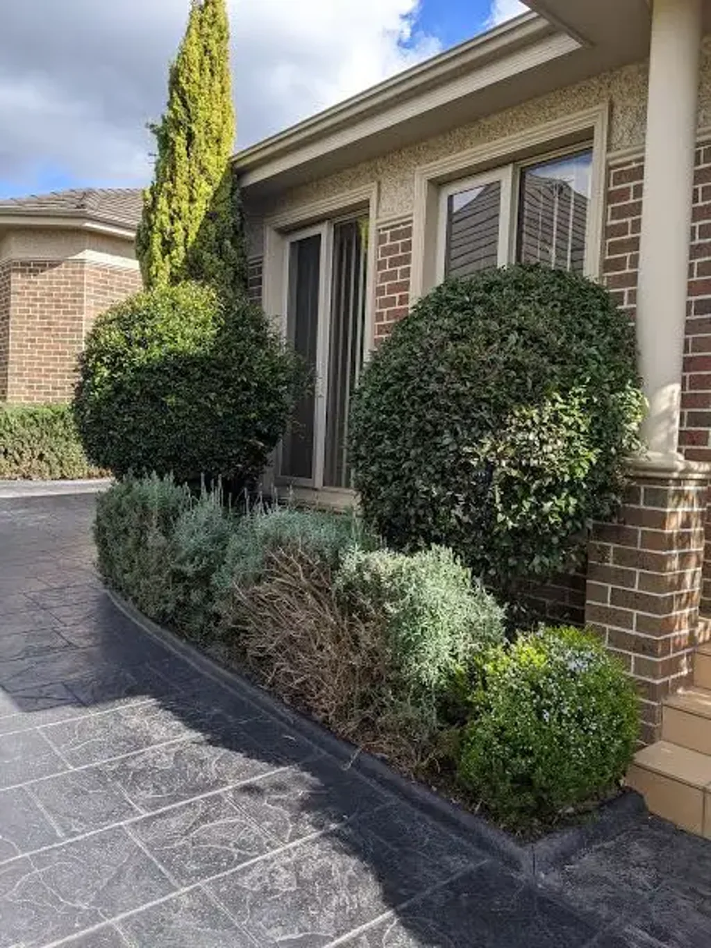 SINGLE LEVEL LIVING IN A COURT LOCATION