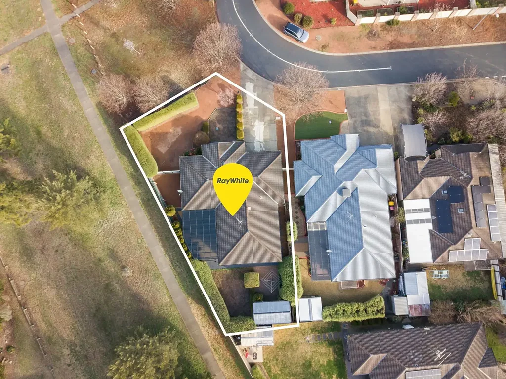 Dunlop 4 Bedroom Long-Held Family Home Must Be Sold to Make Way for a Tree Change