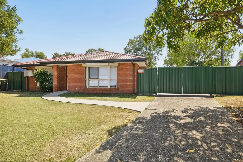 Runcorn 3Phòng ngủ Will Be Sold | Renovated Family Home - First Time On The Market