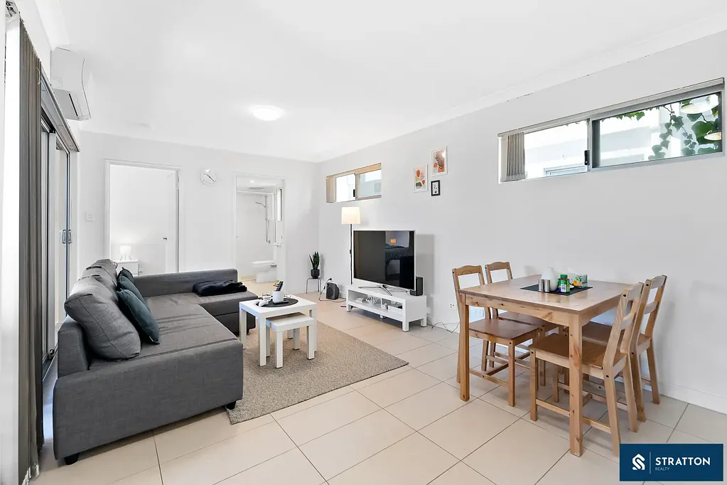 Cannington 1 Bedroom Modern 1-Bedroom Unit in a Secured Gated Complex In Prime Location Near All Amenities!!