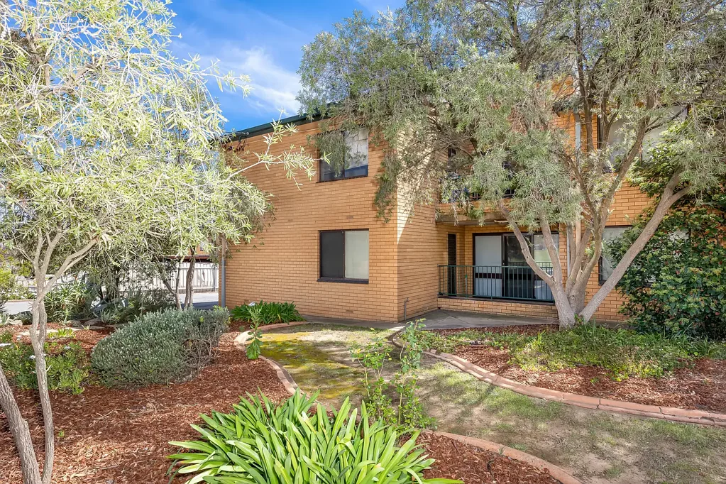 6/9 Henschke Avenue, Tolland, NSW 2650