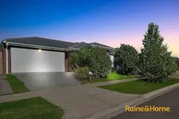 25 Toolern Waters Drive, Weir Views