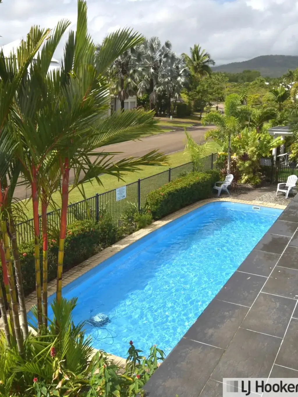 Modern 2-Bedroom Apartment with Spacious Layout in the Hinch
