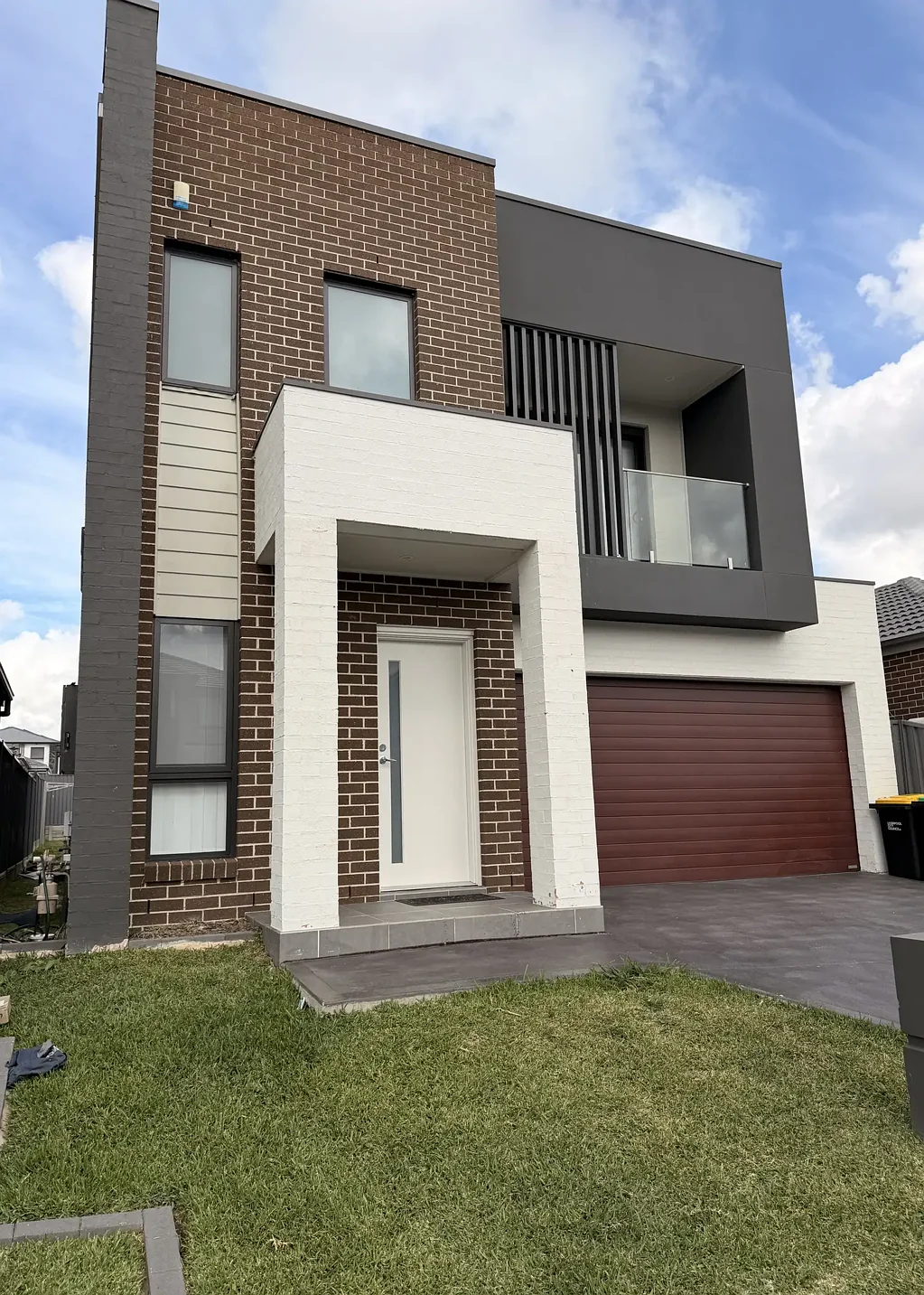 Spacious 4-Bed Family Home in Austral