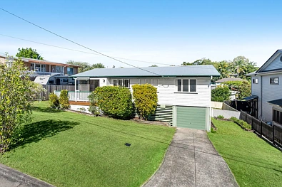 Wynnum 4房 家庭友好户型 硬木地板露台 浴缸淋浴独立卫生间 洗衣储物空间 双侧通道 靠近交通学校 LOOKING FOR NEW OWNERS TO MAKE NEW MEMORIES ...