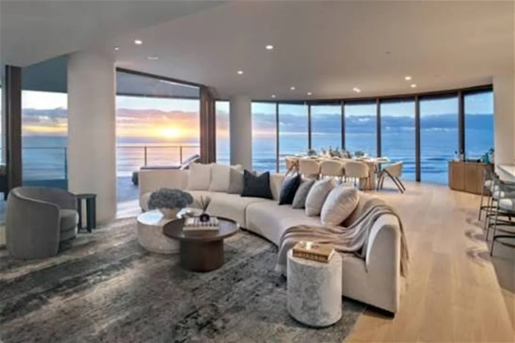 Broadbeach 1房  LUXURY OCEAN-VIEW APARTMENT | HIGH RENTAL YIELD | PRIME BROADBEACH LOCATION