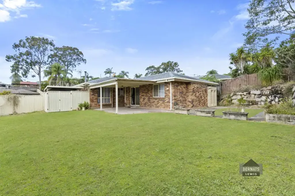 Modern 3-Bedroom Home with Fully Fenced Yard