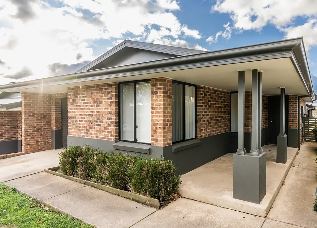 Orange 3房  Modern, Low-Maintenance Living with Elevated Views