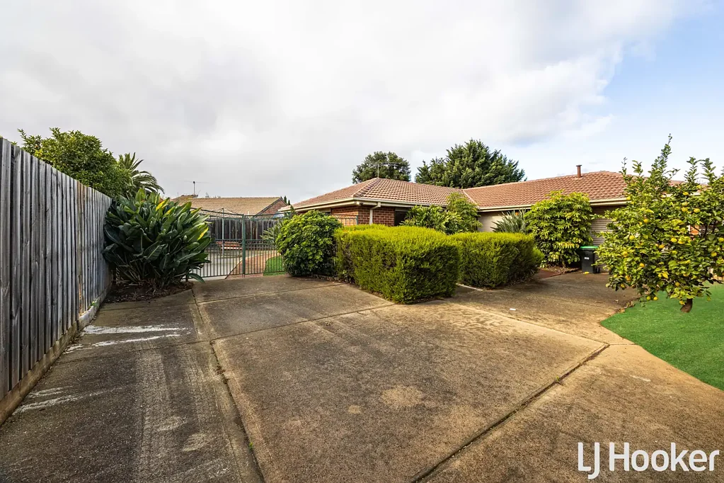 Melton South 3Habitaciones Spacious 3-Bedroom Home with Side Access - No Body Corp & Low Maintenance!