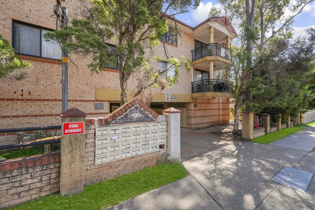Merrylands 2બેડરૂમ UNIQUE 2-STOREY APARTMENT