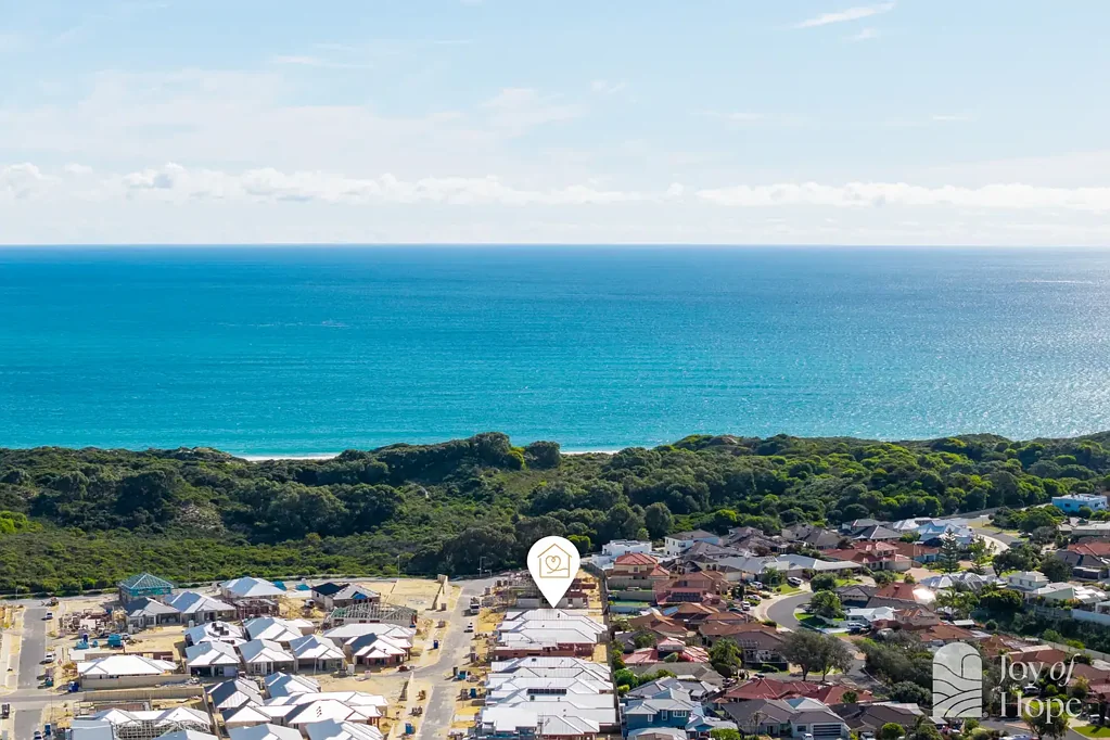 Mindarie SALTY SEAS, COASTAL SANCTUARY