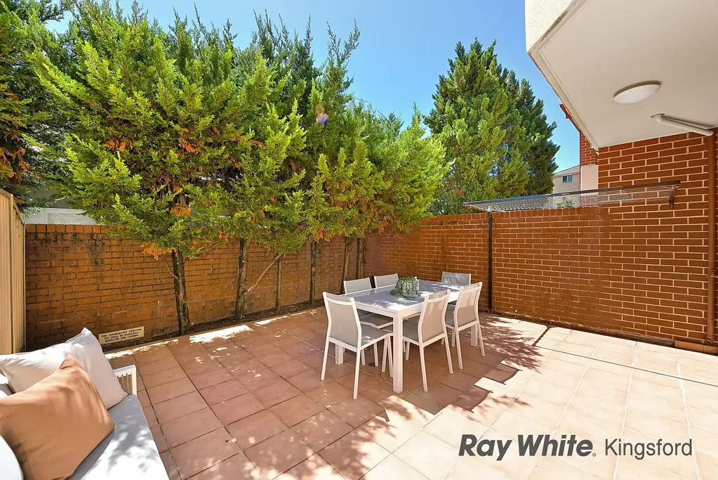 Kingsford 3Zimmer Full Brick Two Level Three Bedroom Townhouse
