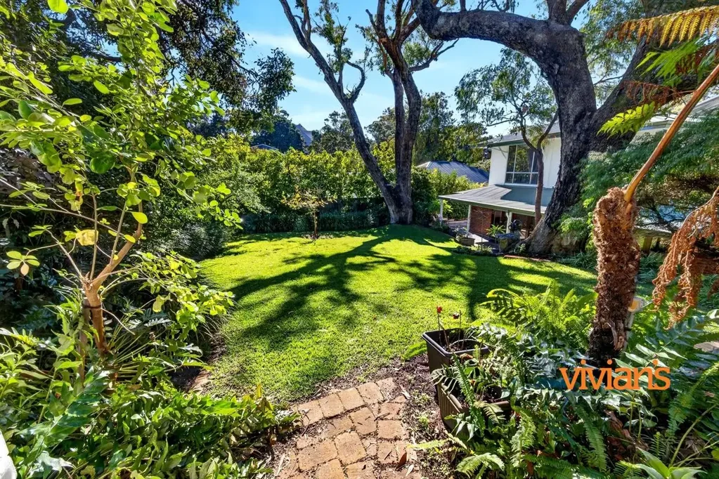 City Beach 4 Bedroom Garden Oasis with a Treelined Setting